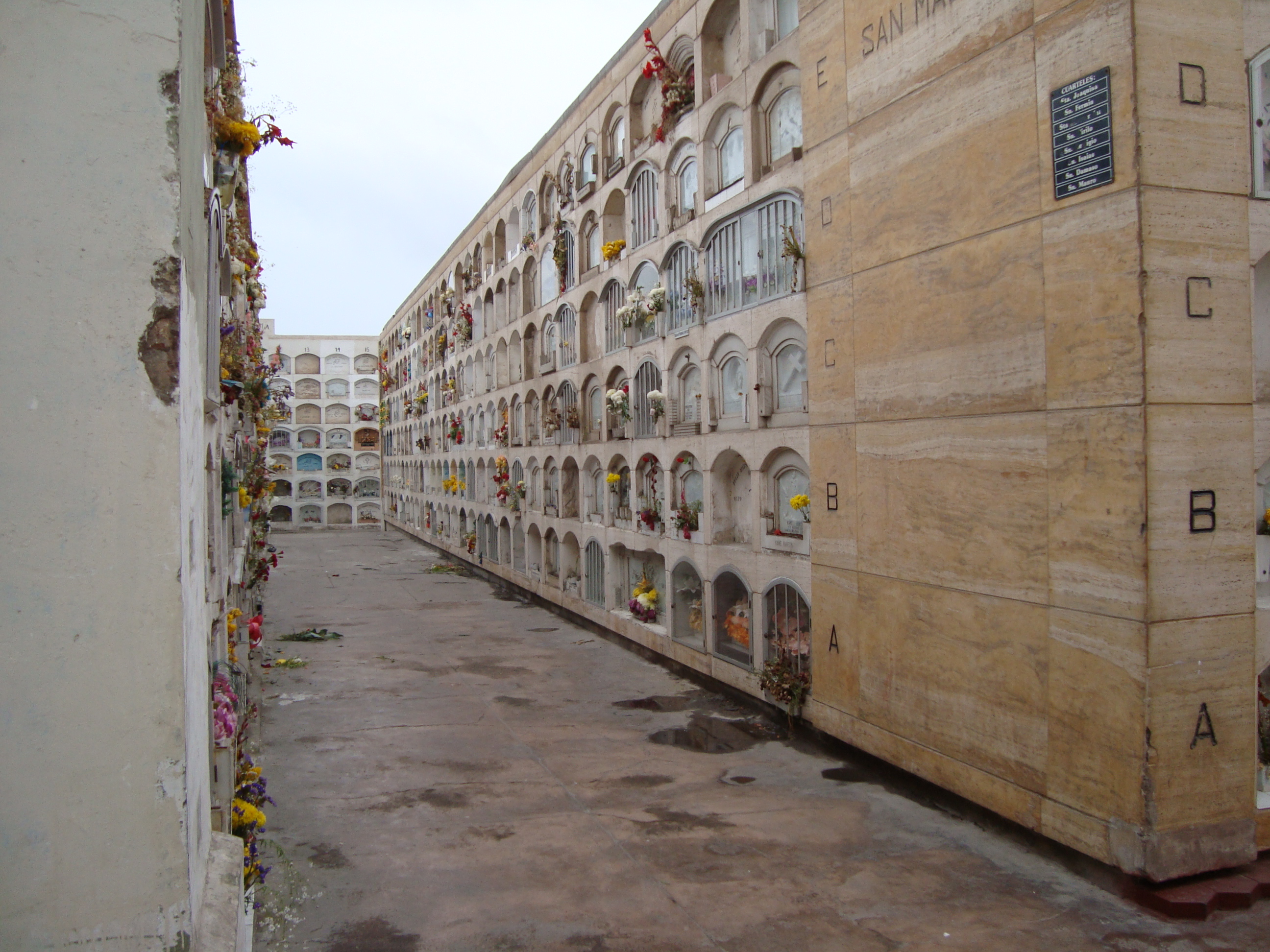 Friedhof-Callao-Peru 8.JPG