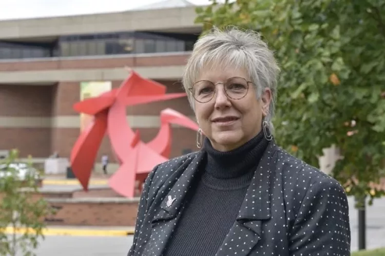 Kim Mallory in front of the College of Business