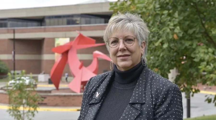 Kim Mallory in front of the College of Business